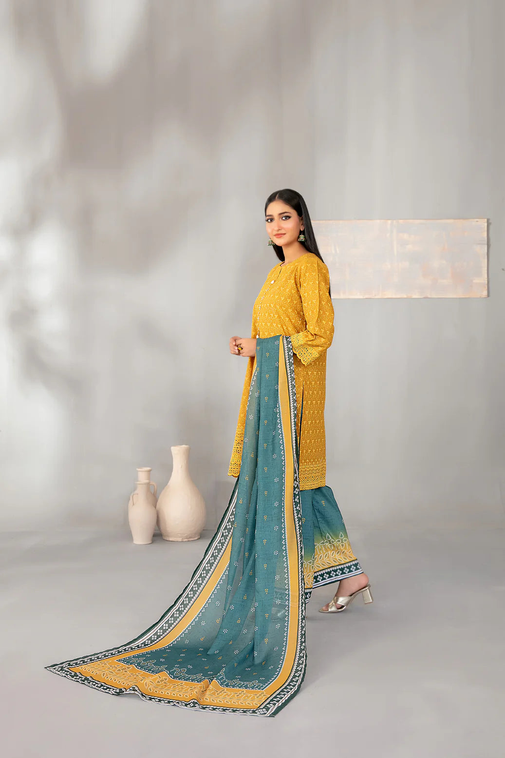 Leyl - Embroidered Lawn Suit